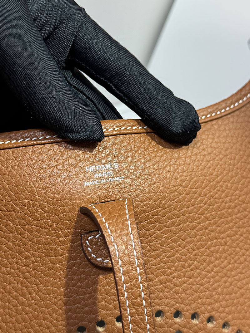 斜 めがけ バッグ メンズ ハイブランド HERMES エヴリン 23 ゴールド トリヨンクレマンス シルバー金具 2627550 エルメス専門店 おすすめ - 画像 (6)