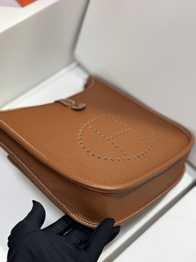 斜 めがけ バッグ メンズ ハイブランド HERMES エヴリン 23 ゴールド トリヨンクレマンス シルバー金具 2627550 エルメス専門店 おすすめ - 画像 (5)