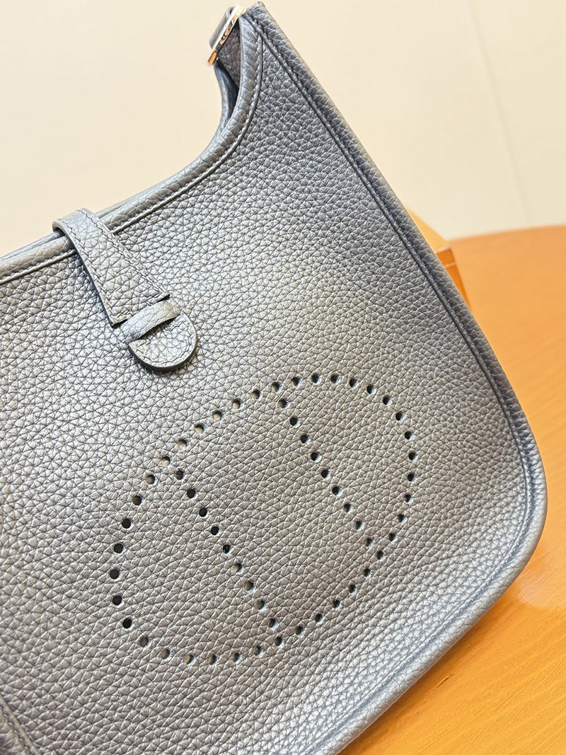エルメス ショルダーバッグ 新作 HERMES エヴリン 23 黒 ブラック トリヨンクレマンス シルバー金具 2627558 エルメス アウトレット 店舗 - 画像 (7)