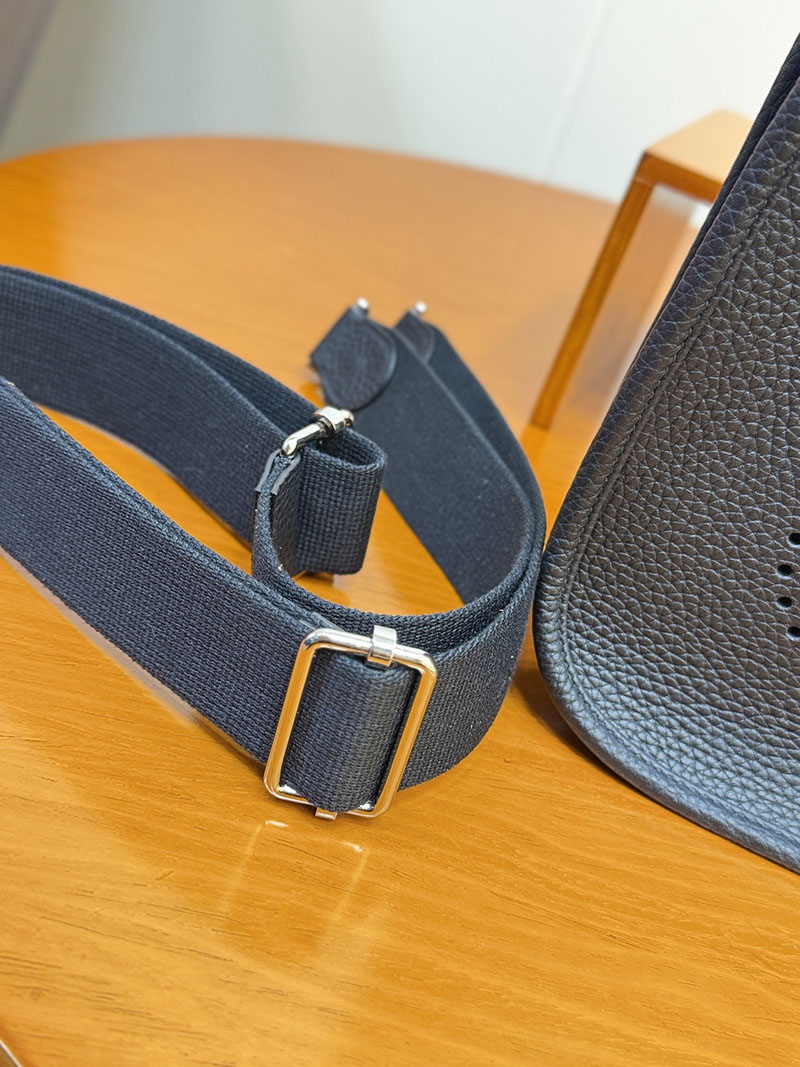 エルメス ショルダーバッグ 新作 HERMES エヴリン 23 黒 ブラック トリヨンクレマンス シルバー金具 2627558 エルメス アウトレット 店舗 - 画像 (6)