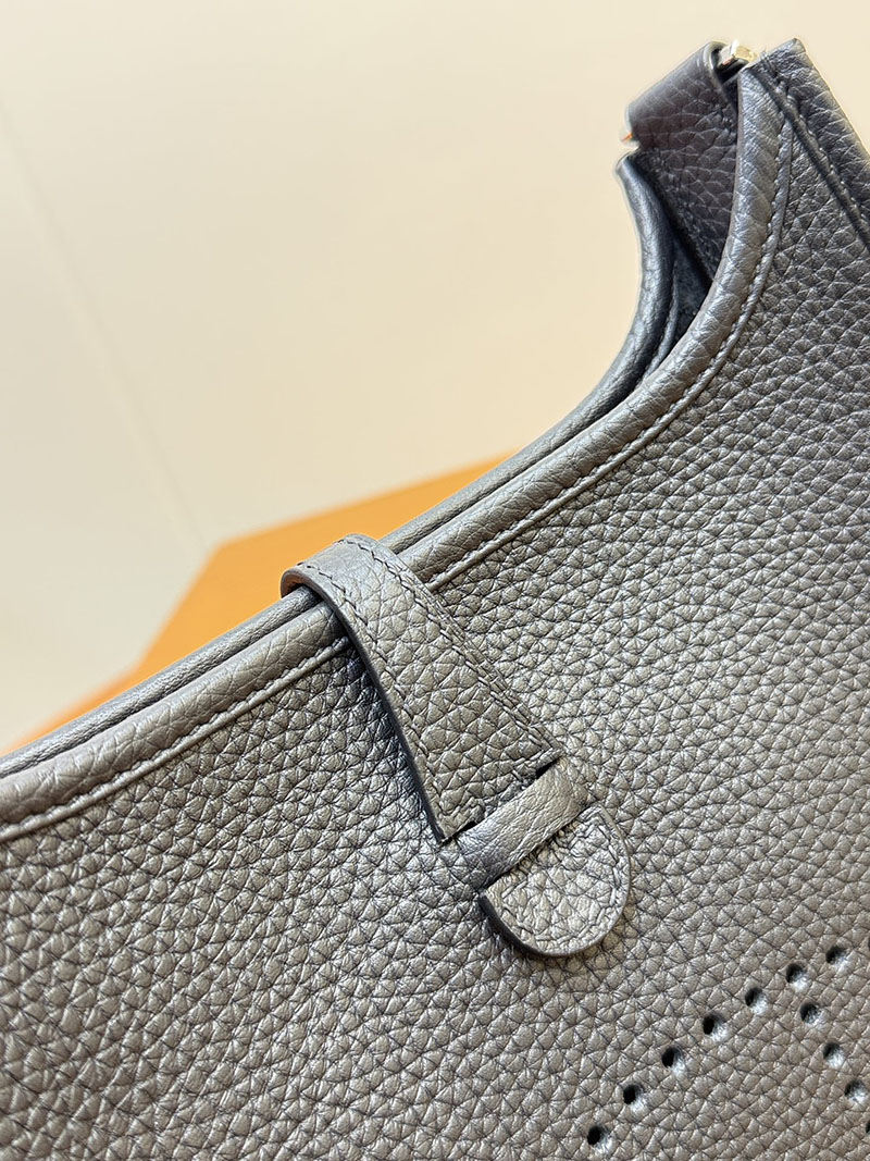 エルメス ショルダーバッグ 新作 HERMES エヴリン 23 黒 ブラック トリヨンクレマンス シルバー金具 2627558 エルメス アウトレット 店舗 - 画像 (5)