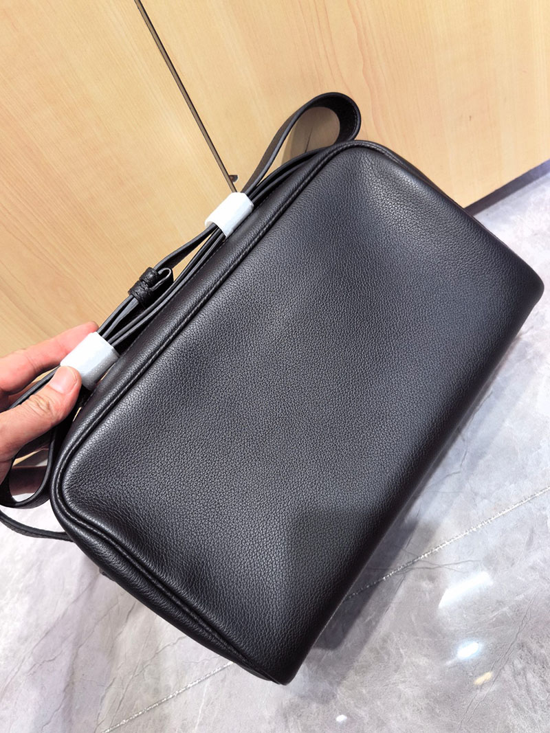エルメス メンズバッグ 人気 HERMES プティ クーリエ 黒 ブラック エバーカラー/トリヨンクレマンス シルバー金具 2627596 海外通販 - 画像 (4)