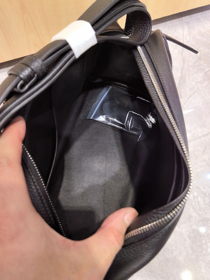 エルメス メンズバッグ 人気 HERMES プティ クーリエ 黒 ブラック エバーカラー/トリヨンクレマンス シルバー金具 2627596 海外通販 - 画像 (2)