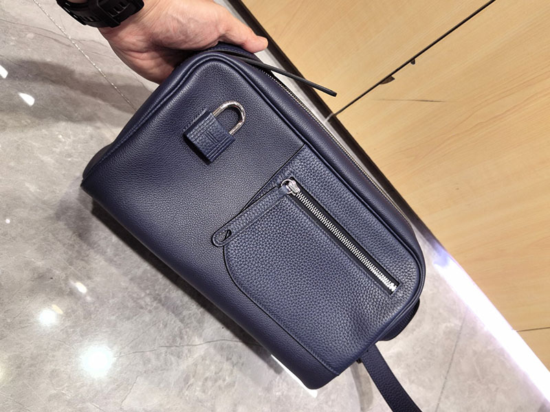 エルメス メンズ ショルダーバッグ HERMES プティ クーリエ ブルーニュイ エバーカラー/トリヨンクレマンス シルバー金具 2627597 海外通販 - 画像 (2)