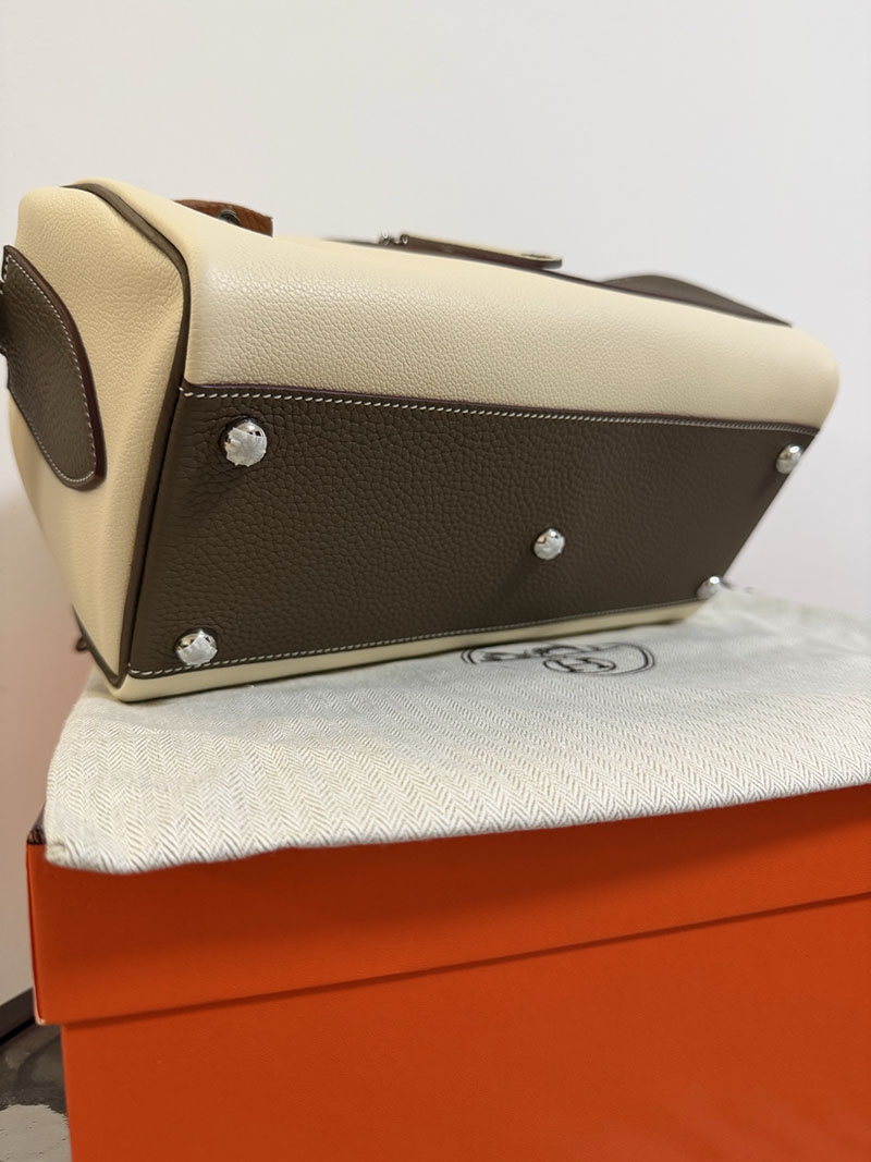 エルメス メンズバッグ 種類 HERMES ロング・クーリエ エトゥープ/クレ エバーカラー/トリヨンクレマンス シルバー金具 2627600 - 画像 (5)