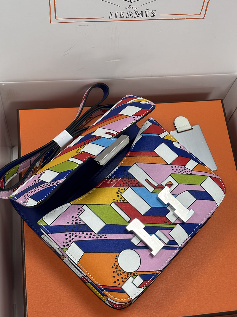 コンスタンス ミニ 値段 HERMES コンスタンス ミニ オン ア サマーデイ マルチカラー スイフト シルバー金具 2627649 エルメス 海外通販 - 画像 (4)