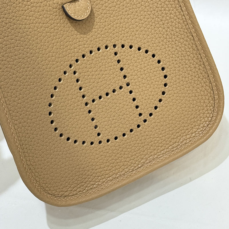 エヴリンアマゾンtpm HERMES エヴリン TPM ビスキュイ トリヨンクレマンス シルバー金具 2627651 エルメス 海外通販 - 画像 (4)