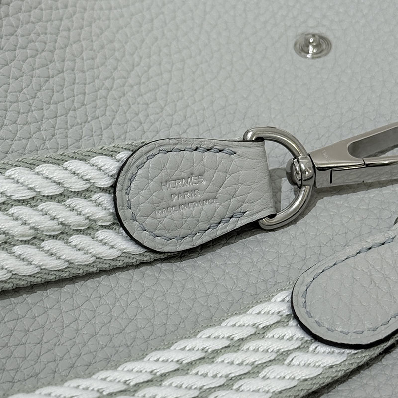 ミニショルダーバッグ 軽量 HERMES エヴリン TPM ブルーグラシエ トリヨンクレマンス シルバー金具 2627652 エルメス 海外通販 - 画像 (7)