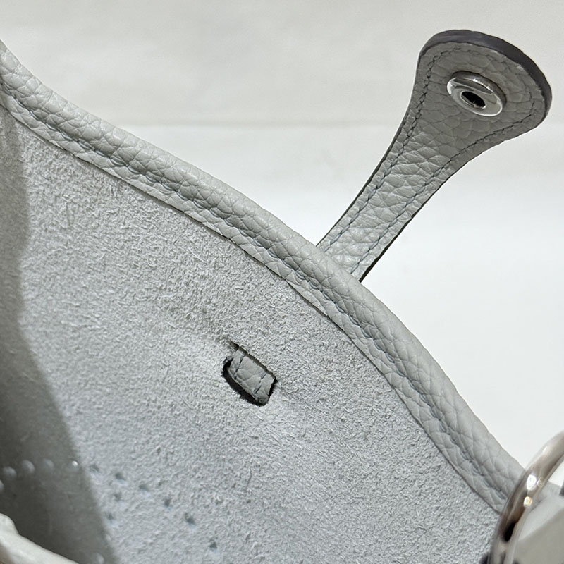 ミニショルダーバッグ 軽量 HERMES エヴリン TPM ブルーグラシエ トリヨンクレマンス シルバー金具 2627652 エルメス 海外通販 - 画像 (3)