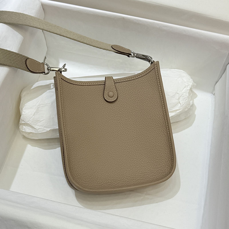ショルダーバッグ 小さめ おしゃれ 安い HERMES エヴリン TPM エトゥープ トリヨンクレマンス シルバー金具 2627657 エルメス 海外通販 - 画像 (9)