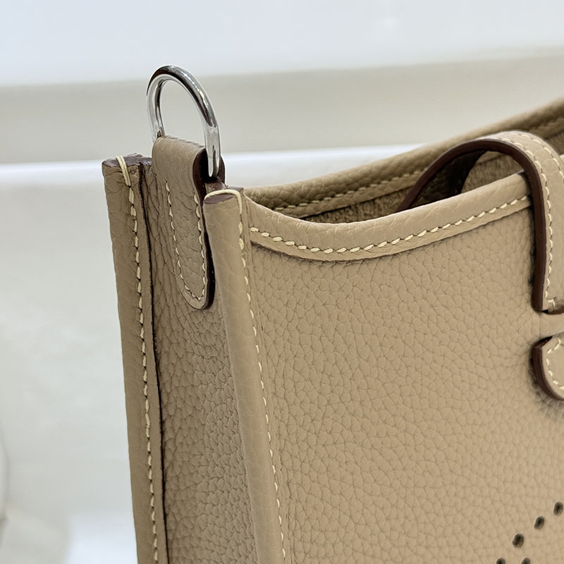 ショルダーバッグ 小さめ おしゃれ 安い HERMES エヴリン TPM エトゥープ トリヨンクレマンス シルバー金具 2627657 エルメス 海外通販 - 画像 (6)