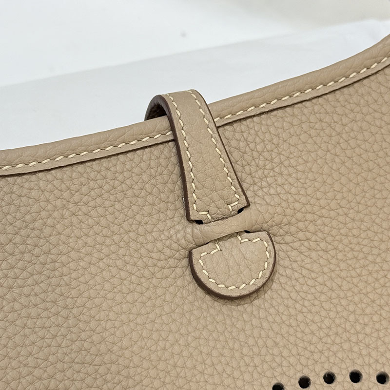 ショルダーバッグ 小さめ おしゃれ 安い HERMES エヴリン TPM エトゥープ トリヨンクレマンス シルバー金具 2627657 エルメス 海外通販 - 画像 (3)
