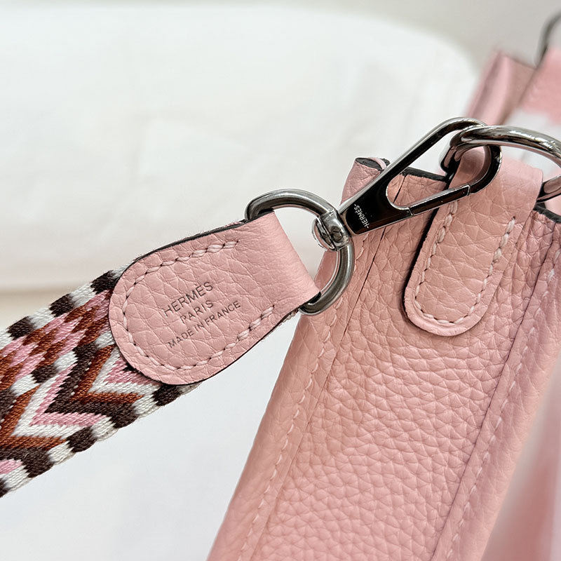 エルメス ミニバッグ レディース HERMES エヴリン TPM ローズサクラ トリヨンクレマンス シルバー金具 2627658 エルメス 海外通販 - 画像 (6)