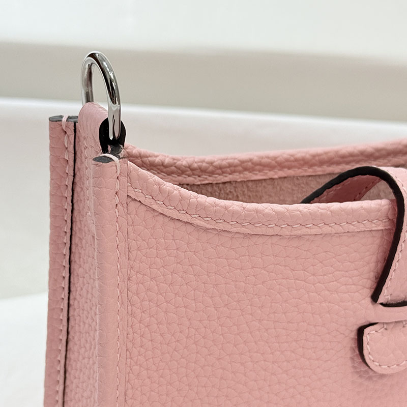 エルメス ミニバッグ レディース HERMES エヴリン TPM ローズサクラ トリヨンクレマンス シルバー金具 2627658 エルメス 海外通販 - 画像 (5)