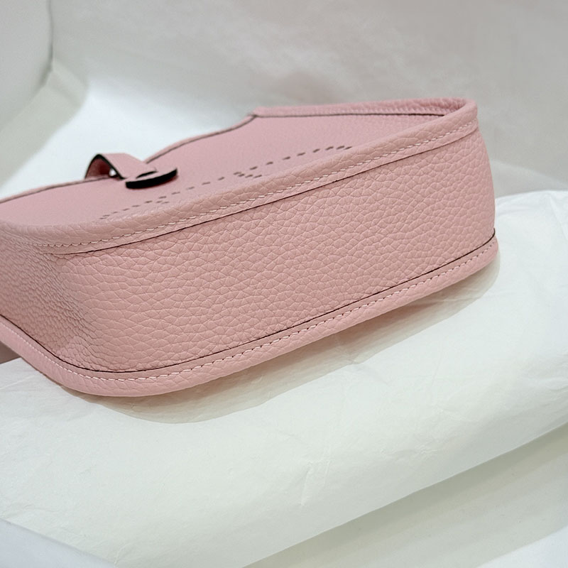 エルメス ミニバッグ レディース HERMES エヴリン TPM ローズサクラ トリヨンクレマンス シルバー金具 2627658 エルメス 海外通販 - 画像 (2)
