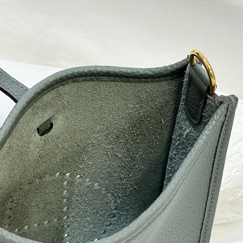 エブリン 定価 2026 HERMES エヴリン TPM ヴェールアマンド トリヨンクレマンス ゴールド金具 2627661 エルメス 海外通販 - 画像 (3)