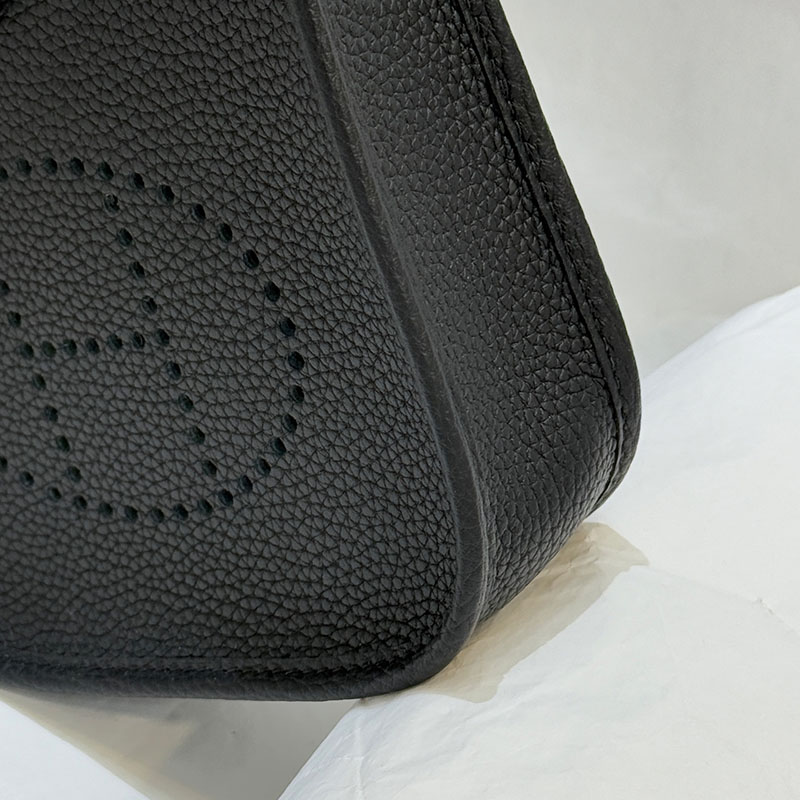 エルメス エブリン ミニサイズ HERMES エヴリン TPM 黒 ブラック トリヨンクレマンス シルバー金具 2627666 エルメス 海外通販 - 画像 (7)