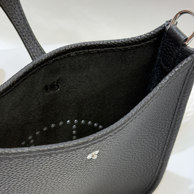 エルメス エブリン ミニサイズ HERMES エヴリン TPM 黒 ブラック トリヨンクレマンス シルバー金具 2627666 エルメス 海外通販 - 画像 (4)