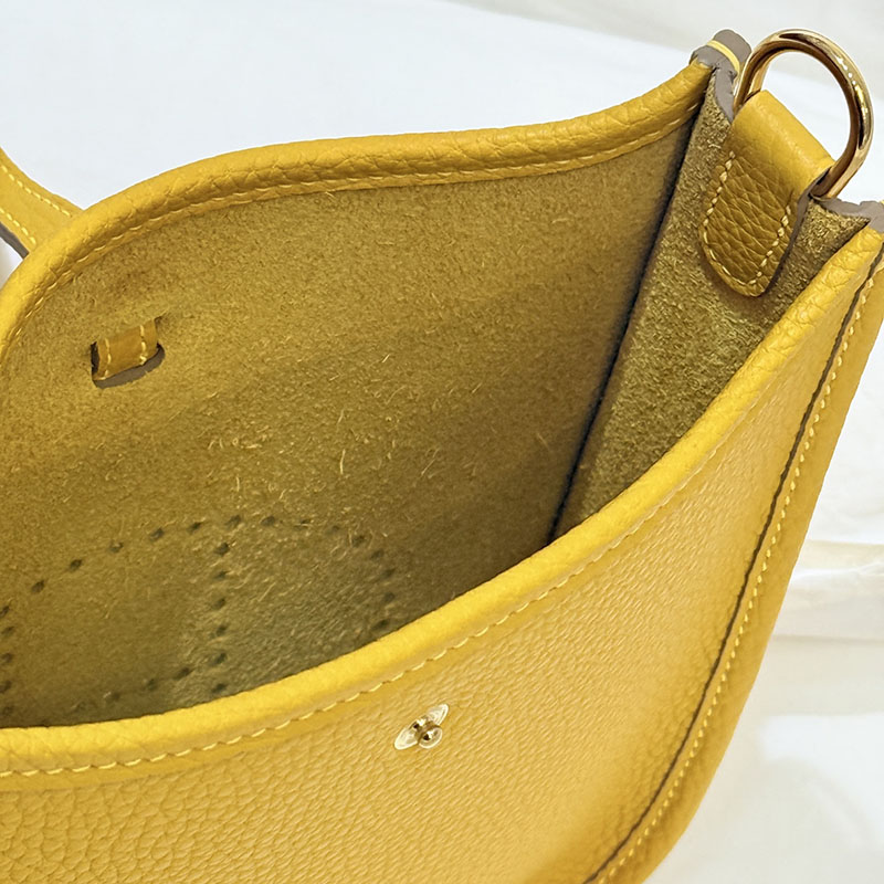 エルメス エブリンミニ 価格 HERMES エヴリン TPM ジョーヌアンブル トリヨンクレマンス ゴールド金具 2627667 エルメス 海外通販 - 画像 (4)