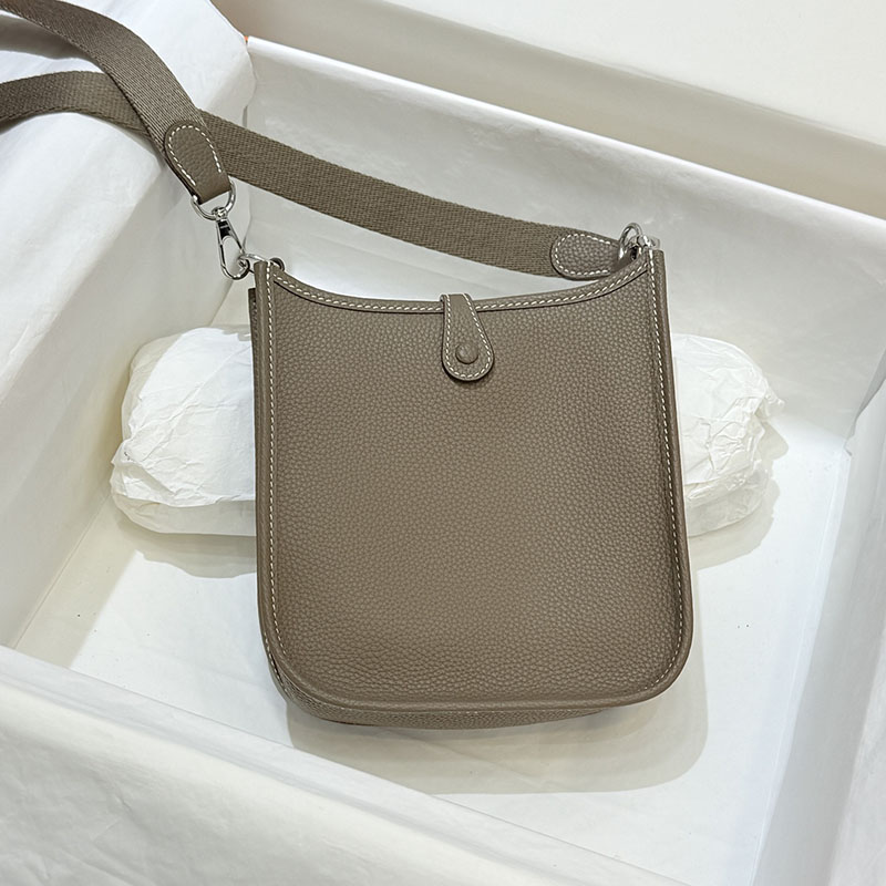 エルメス ミニ エブリン 定価 HERMES エヴリン TPM エトゥープ トリヨンクレマンス シルバー金具 2627668 エルメス 海外通販 - 画像 (9)