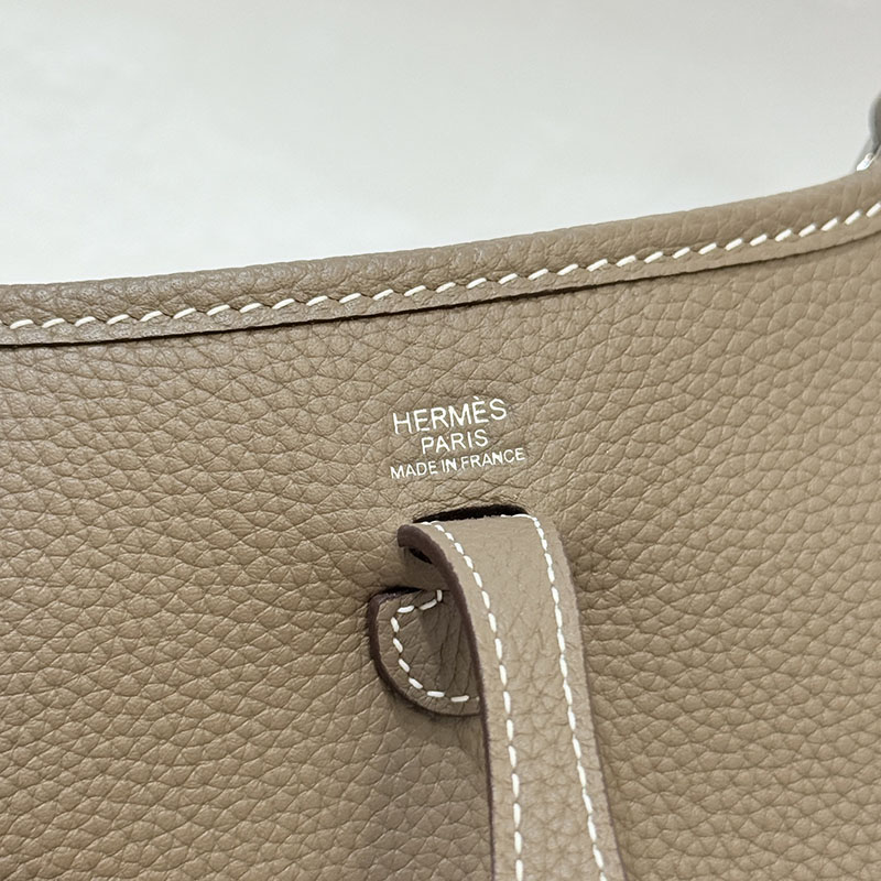 エルメス ミニ エブリン 定価 HERMES エヴリン TPM エトゥープ トリヨンクレマンス シルバー金具 2627668 エルメス 海外通販 - 画像 (3)