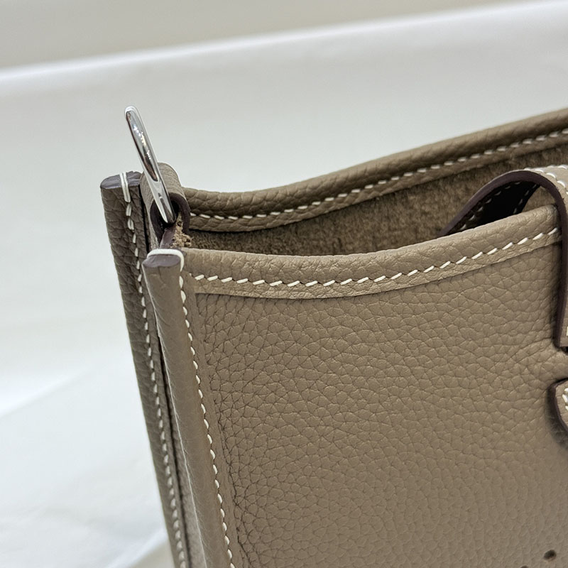 エルメス ミニ エブリン 定価 HERMES エヴリン TPM エトゥープ トリヨンクレマンス シルバー金具 2627668 エルメス 海外通販 - 画像 (2)