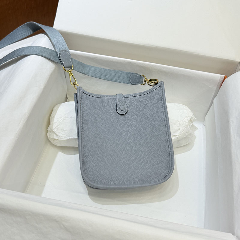 エヴリンTPM 使い勝手 HERMES エヴリン TPM ブルーラン トリヨンクレマンス ゴールド金具 2627674 エルメス 海外通販 - 画像 (9)