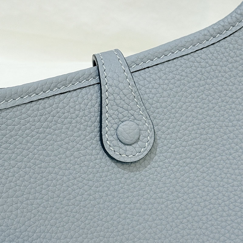 エヴリンTPM 使い勝手 HERMES エヴリン TPM ブルーラン トリヨンクレマンス ゴールド金具 2627674 エルメス 海外通販 - 画像 (7)