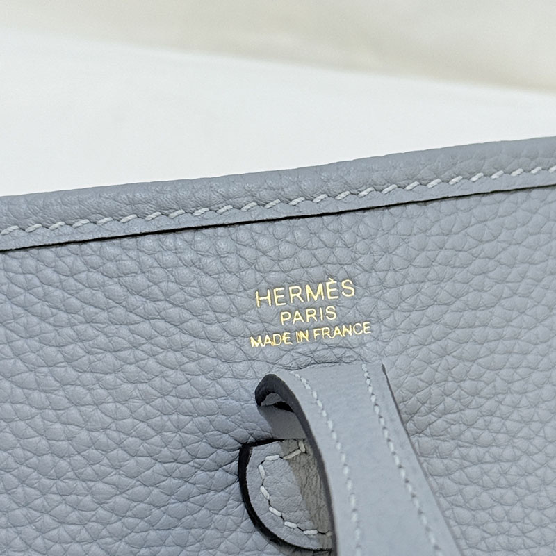 エヴリンTPM 使い勝手 HERMES エヴリン TPM ブルーラン トリヨンクレマンス ゴールド金具 2627674 エルメス 海外通販 - 画像 (6)
