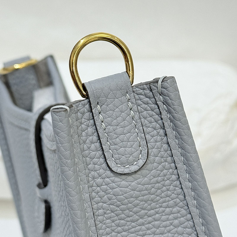 エヴリンTPM 使い勝手 HERMES エヴリン TPM ブルーラン トリヨンクレマンス ゴールド金具 2627674 エルメス 海外通販 - 画像 (5)