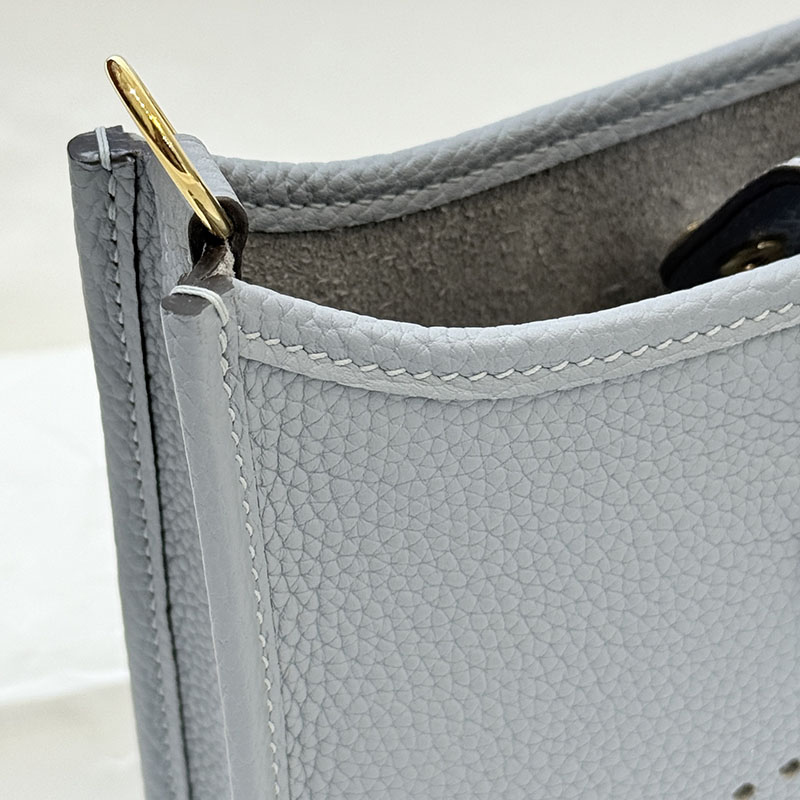 エヴリンTPM 使い勝手 HERMES エヴリン TPM ブルーラン トリヨンクレマンス ゴールド金具 2627674 エルメス 海外通販 - 画像 (2)