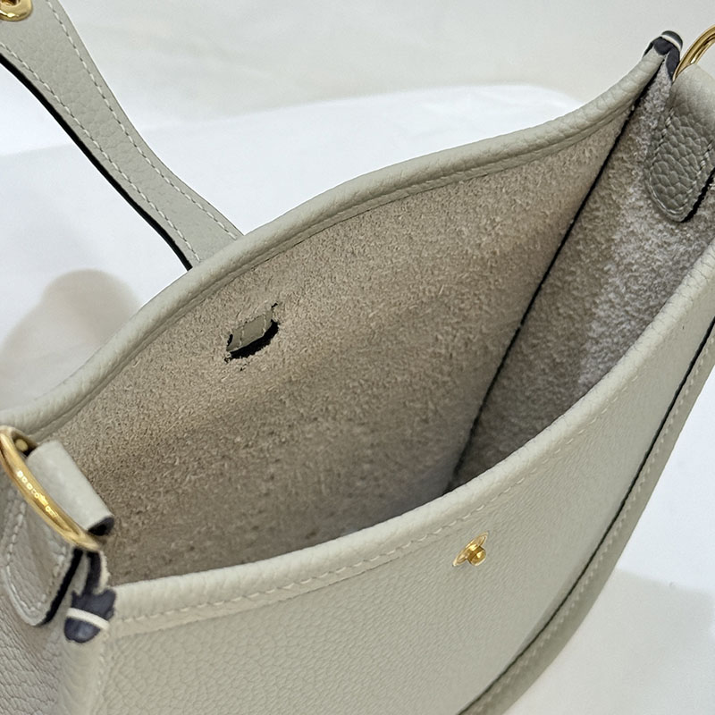 エヴリン TPM 定価 HERMES エヴリン TPM ベトン トリヨンクレマンス ゴールド金具 2627675 エルメス 海外通販 - 画像 (4)