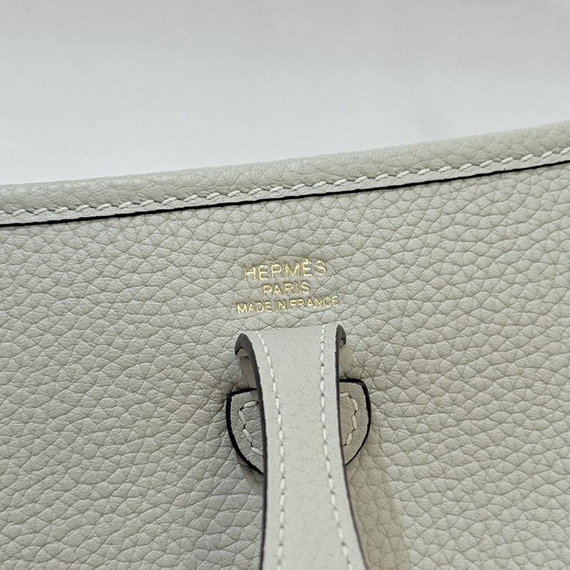 エヴリン TPM 定価 HERMES エヴリン TPM ベトン トリヨンクレマンス ゴールド金具 2627675 エルメス 海外通販 - 画像 (3)