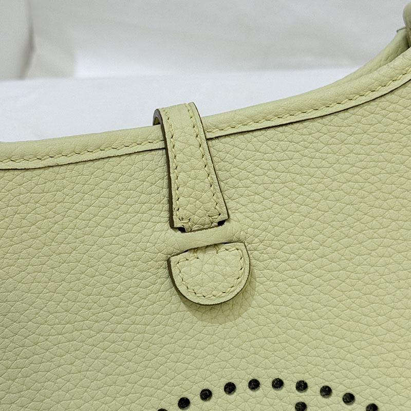 エヴリンtpm コーデ HERMES エヴリン TPM ジョーヌプッサン トリヨンクレマンス シルバー金具 2627677 エルメス 海外通販 - 画像 (8)