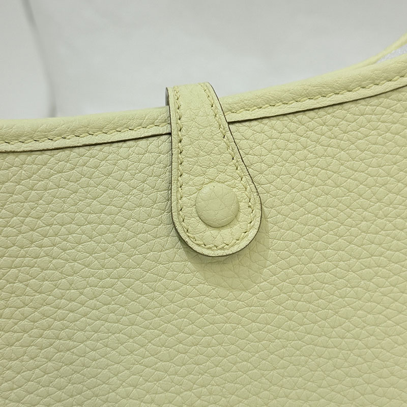 エヴリンtpm コーデ HERMES エヴリン TPM ジョーヌプッサン トリヨンクレマンス シルバー金具 2627677 エルメス 海外通販 - 画像 (7)
