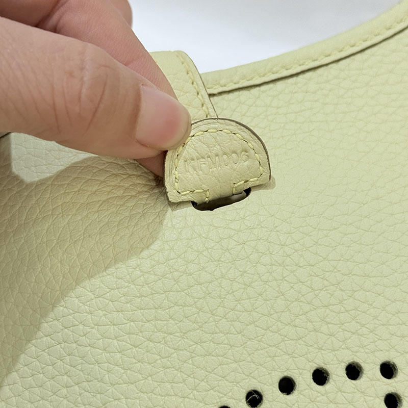 エヴリンtpm コーデ HERMES エヴリン TPM ジョーヌプッサン トリヨンクレマンス シルバー金具 2627677 エルメス 海外通販 - 画像 (4)