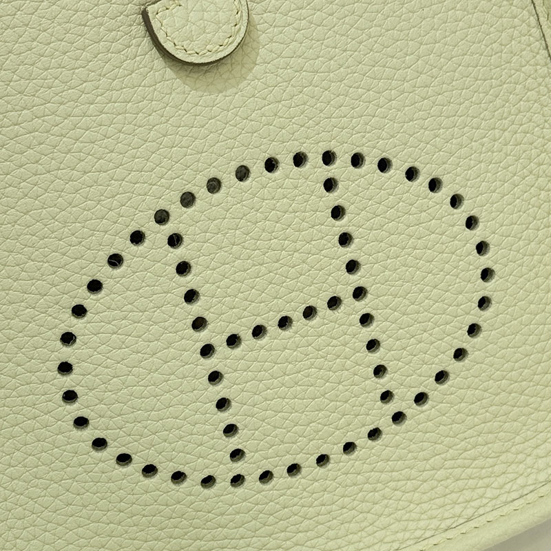 エヴリンtpm コーデ HERMES エヴリン TPM ジョーヌプッサン トリヨンクレマンス シルバー金具 2627677 エルメス 海外通販 - 画像 (3)
