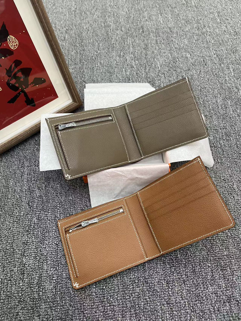 エルメス コンパクト財布 メンズ HERMES 財布 Hセリエ コンパクト エトゥープ ゴールド ヴォー・エヴァーカラー 2627685 エルメス 海外通販 - 画像 (4)