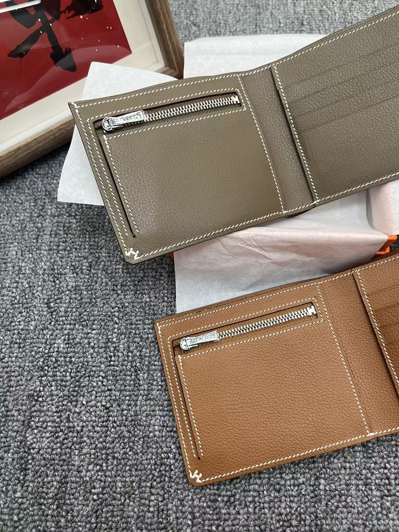 エルメス コンパクト財布 メンズ HERMES 財布 Hセリエ コンパクト エトゥープ ゴールド ヴォー・エヴァーカラー 2627685 エルメス 海外通販 - 画像 (3)