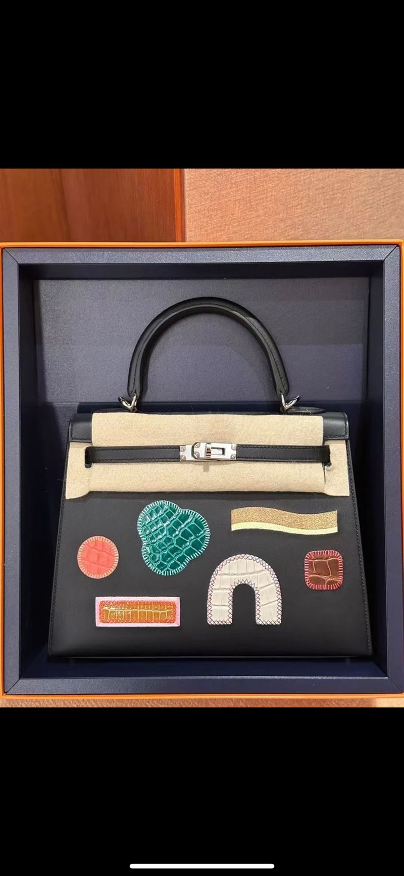 エルメス ケリー25 定価 HERMES ケリー25 外縫い 黒 ブラック スイフト/クロコダイル シルバー金具 2627686 エルメス 海外通販 - 画像 (2)