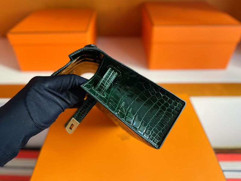 ポシェット ケリー クロコ HERMES ポシェットケリー ヴェールフォンセ クロコダイル アリゲーターマット ゴールド金具 2627729 エルメス 新作バッグ - 画像 (5)