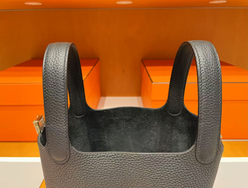 バケットバッグ 流行り いつまで HERMES ピコタンロック 18 PM 黒 ブラック トリヨンクレマンス シルバー金具 2627731 エルメス 新作バッグ - 画像 (6)
