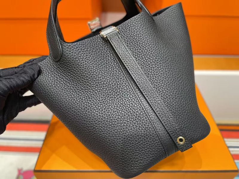 バケットバッグ 流行り いつまで HERMES ピコタンロック 18 PM 黒 ブラック トリヨンクレマンス シルバー金具 2627731 エルメス 新作バッグ - 画像 (4)