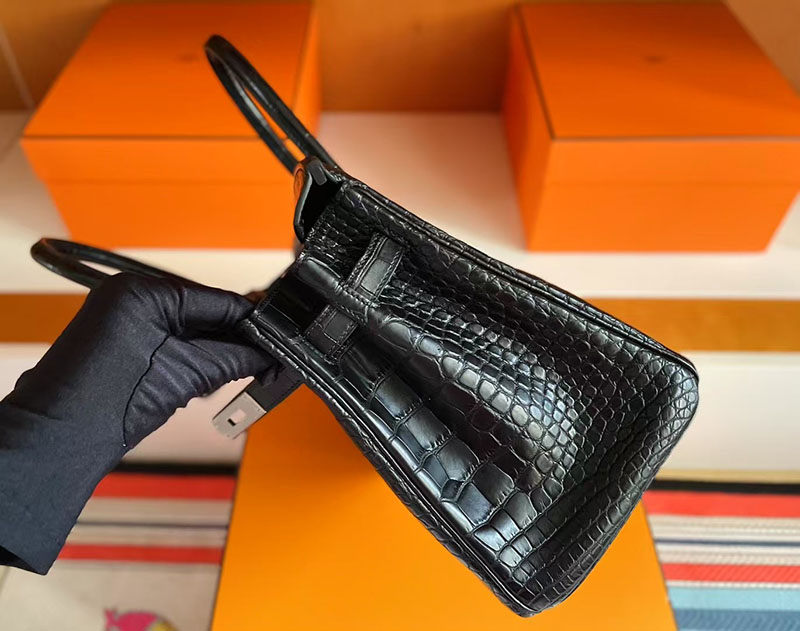バーキン30 クロコ 定価 HERMES バーキン30 黒 ブラック クロコダイル アリゲーターマット シルバー金具 2627738 エルメス 新作バッグ - 画像 (2)