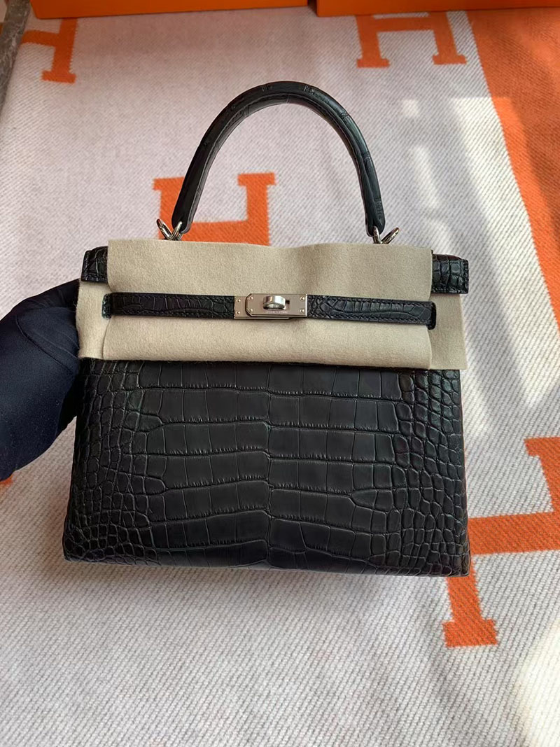 エルメス ケリー クロコ HERMES ケリー25 内縫い 黒 ブラック クロコダイル アリゲーターマット シルバー金具 2627739 エルメス 新作バッグ - 画像 (9)