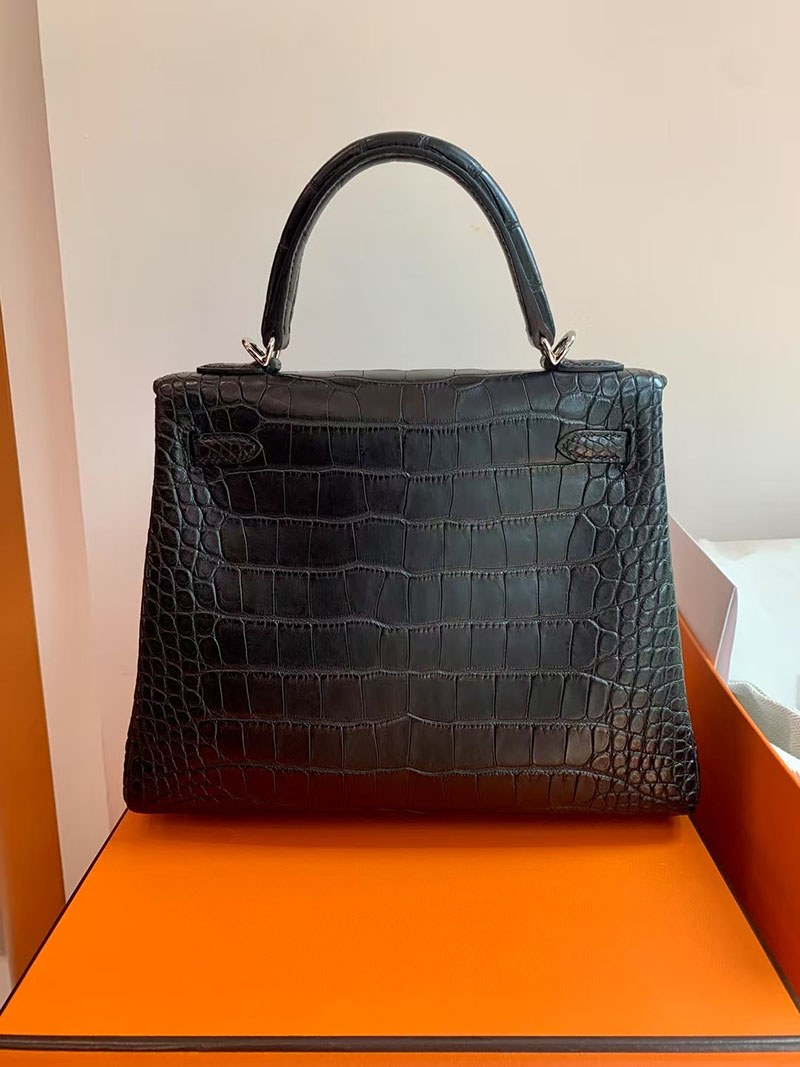 エルメス ケリー クロコ HERMES ケリー25 内縫い 黒 ブラック クロコダイル アリゲーターマット シルバー金具 2627739 エルメス 新作バッグ - 画像 (8)
