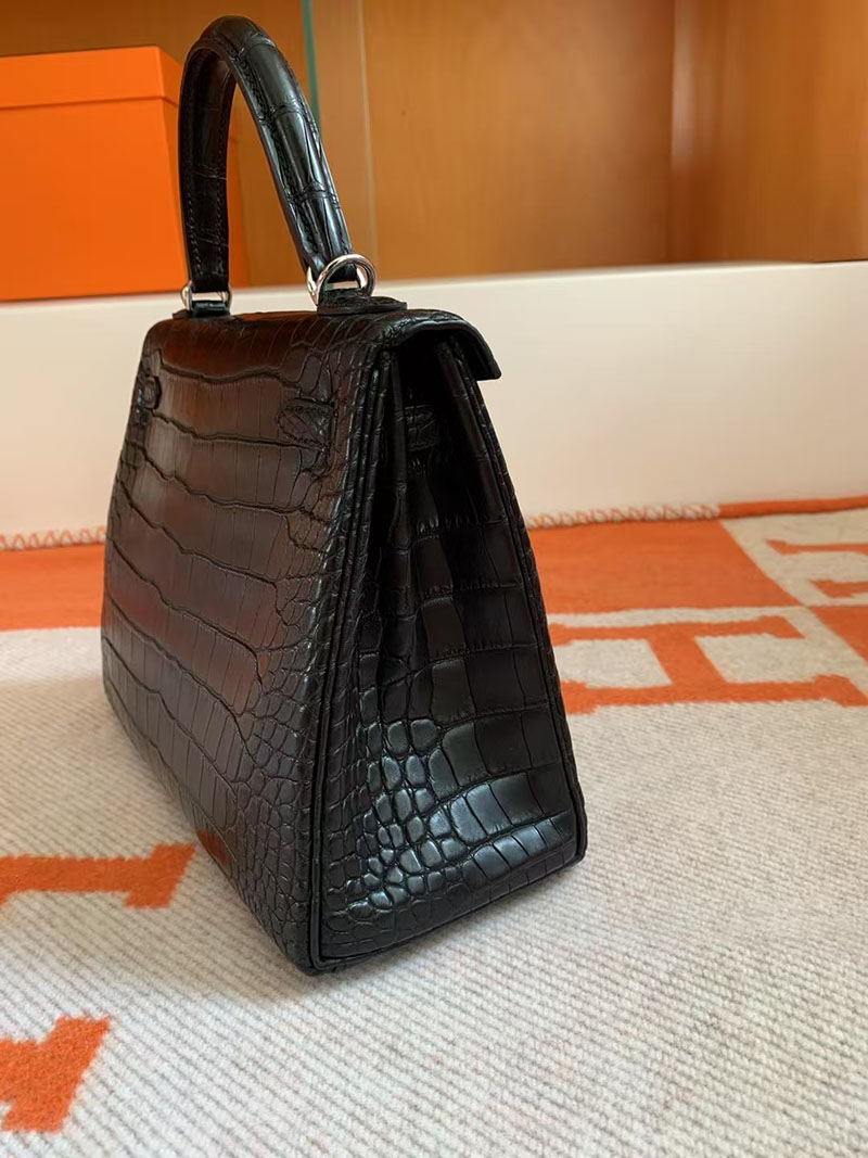 エルメス ケリー クロコ HERMES ケリー25 内縫い 黒 ブラック クロコダイル アリゲーターマット シルバー金具 2627739 エルメス 新作バッグ - 画像 (6)