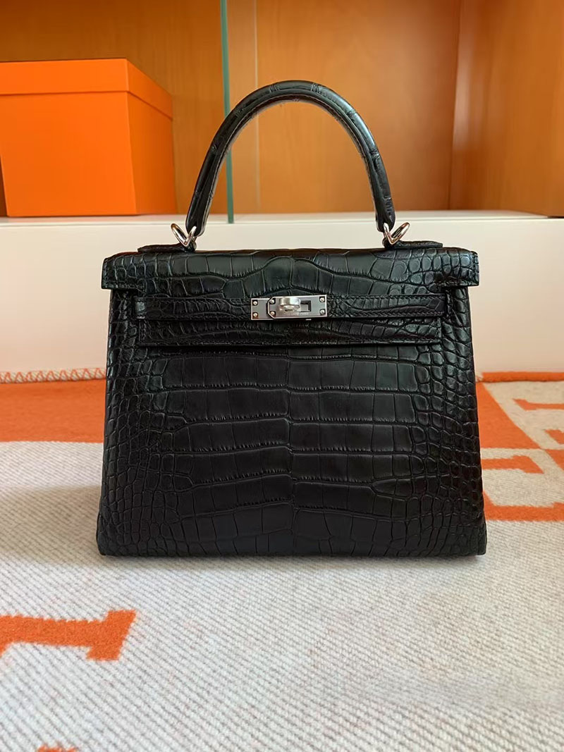 エルメス ケリー クロコ HERMES ケリー25 内縫い 黒 ブラック クロコダイル アリゲーターマット シルバー金具 2627739 エルメス 新作バッグ - 画像 (5)