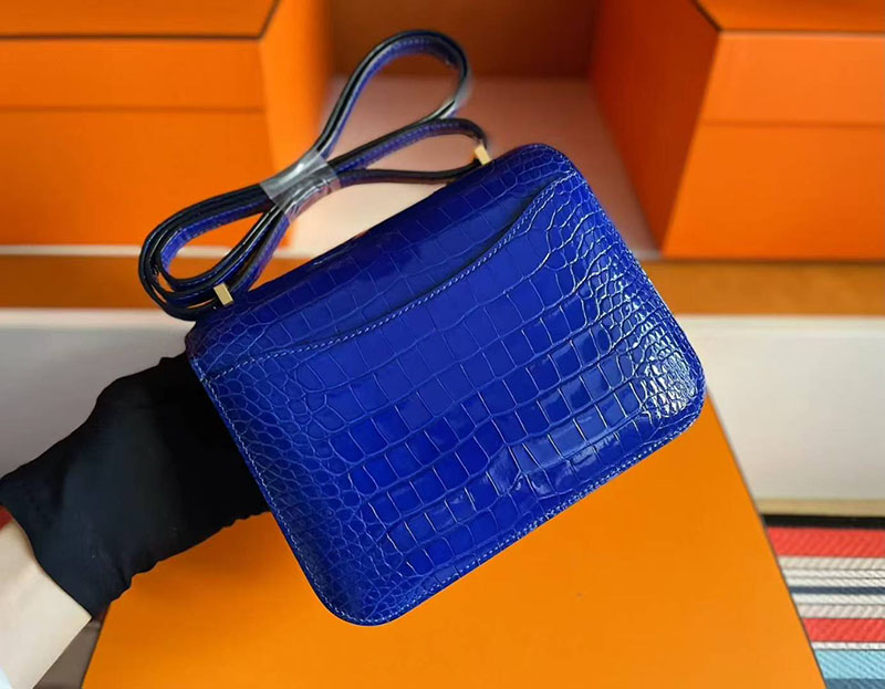コンスタンス ミニ クロコ HERMES コンスタンス3 ミニ ブルーエレクトリック クロコダイル ゴールド金具 2627774 エルメス 新作バッグ - 画像 (9)
