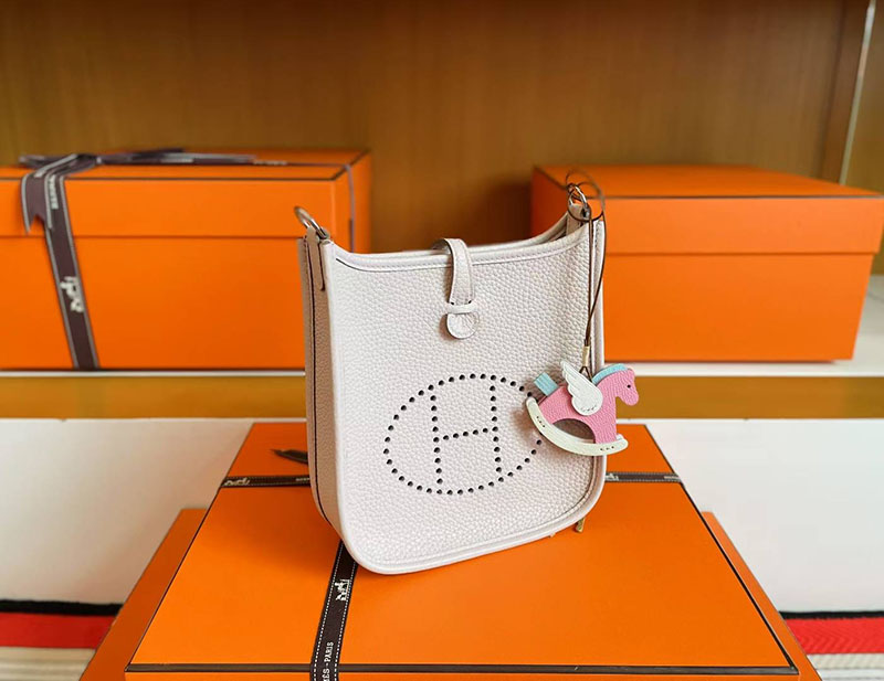 エルメス エヴリン 16 HERMES エヴリン TPM モーヴペール トリヨンクレマンス シルバー金具 2627792 エルメス 新作バッグ - 画像 (4)